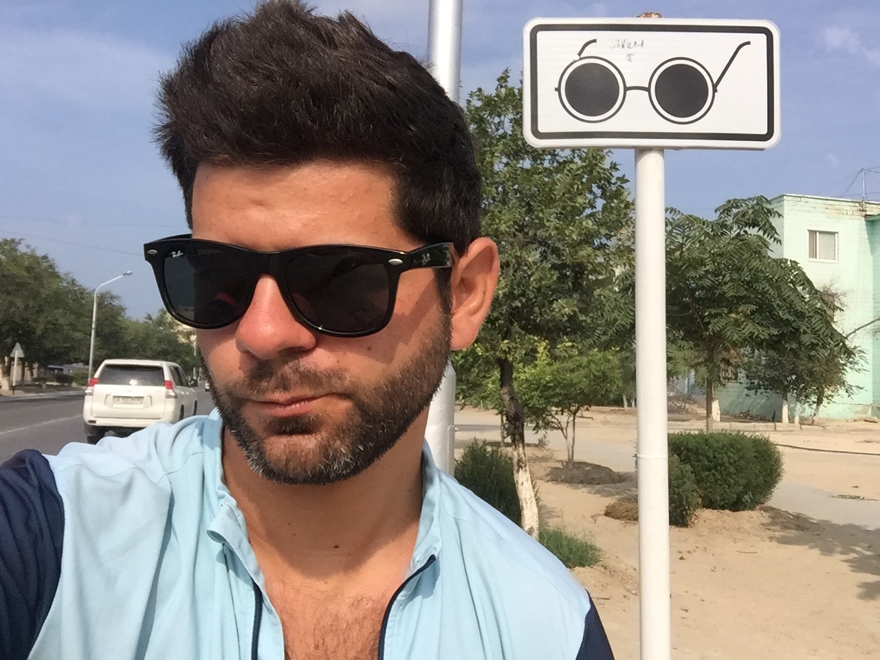 Lunettes obligatoires.