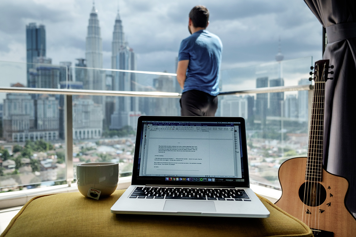 En après-midi d'écriture à Kuala Lumpur, en Malaisie.