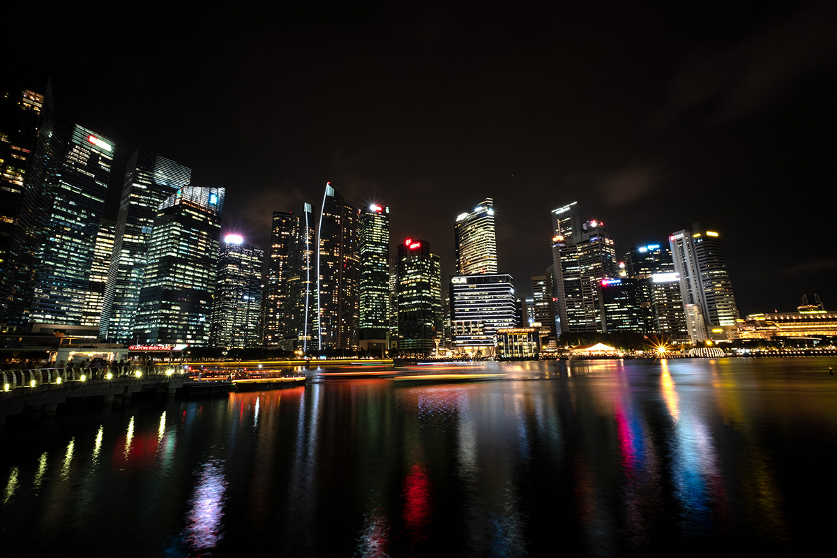 Singapour est radicalement urbaine, propre et ordonnée, surtout au Central Business District .