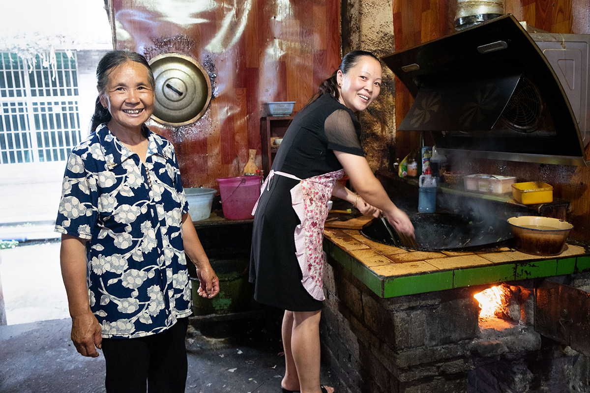 Dans la cuisine d’un restaurant de la Chine rurale.