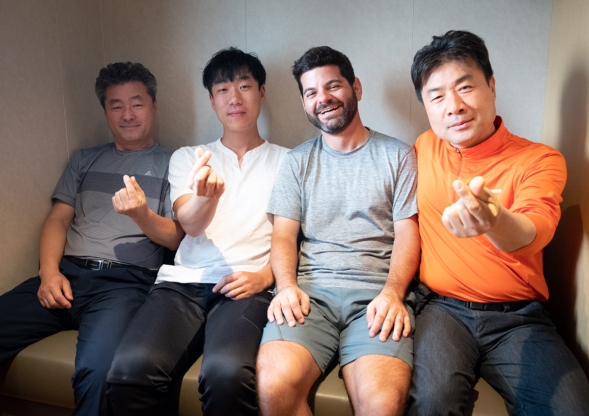 Avec mes compagnons de cabine : M. Seo, M. Kim et M. Jon. Et moi, M. Jonathan !