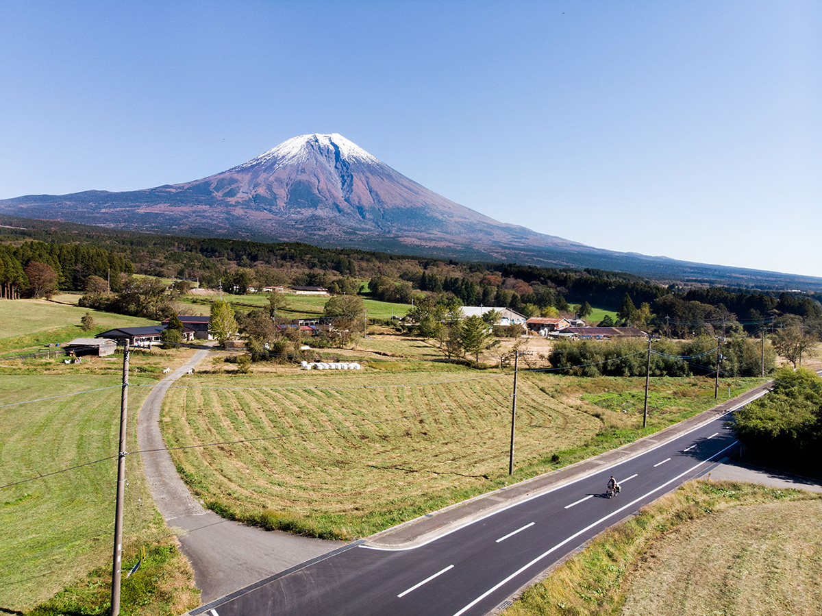 Toute la journée, le mont Fuji fait partie du paysage.