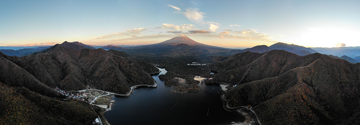 Vue panoramique du lac Shoji devant le mont Fuji, prise par mon fidèle drone.