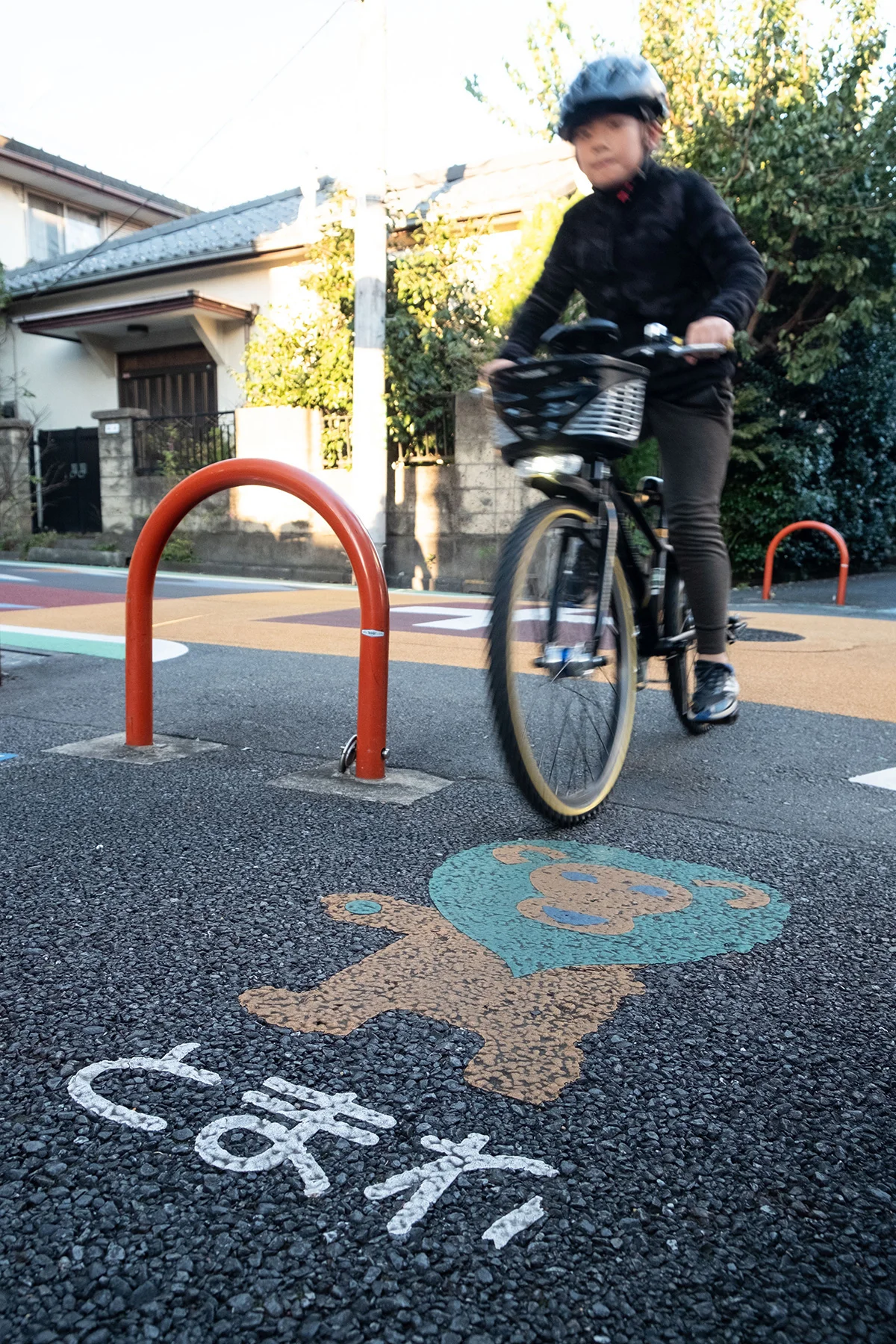 Des animaux au sol pour se retrouver dans les dédales résidentiels de Tokyo.