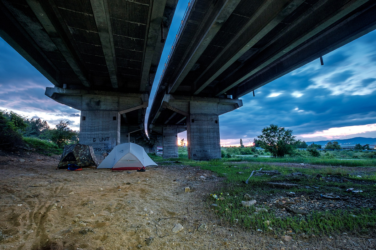 Campement sous un pont avec mon frère en Bulgarie.