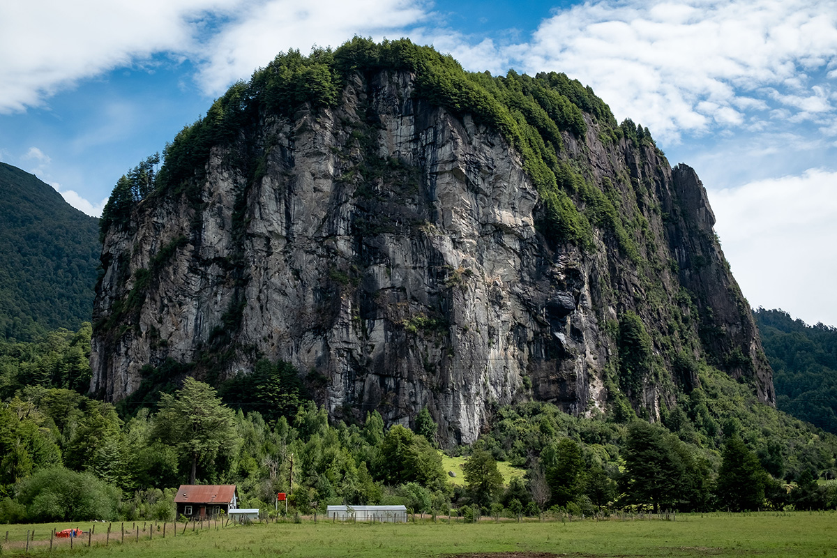 Le « queque inglés », ou l’English Cake, piton rocheux près de la ville de Coyhaique.