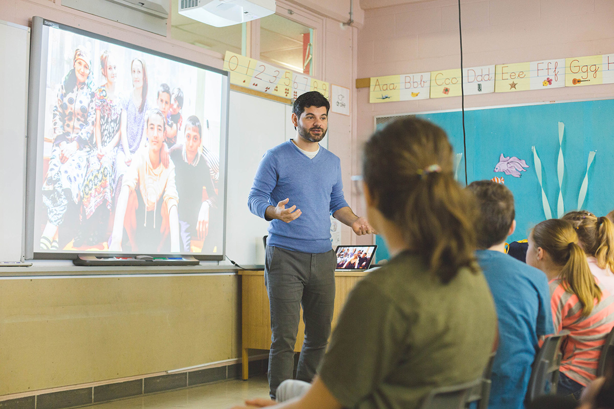 Dans une classe d’une école primaire.