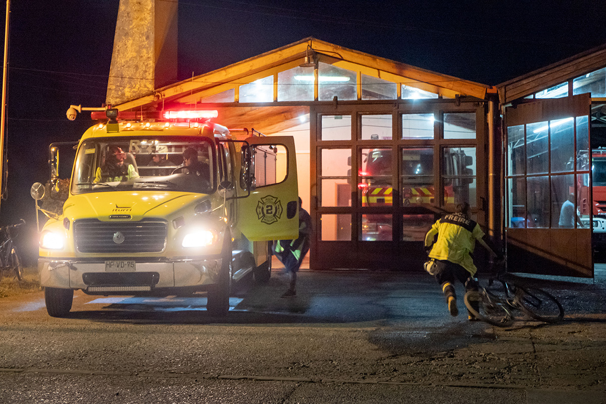 L’alarme résonne dans tous les villages, les réservistes arrivent en auto, en courant ou à vélo.