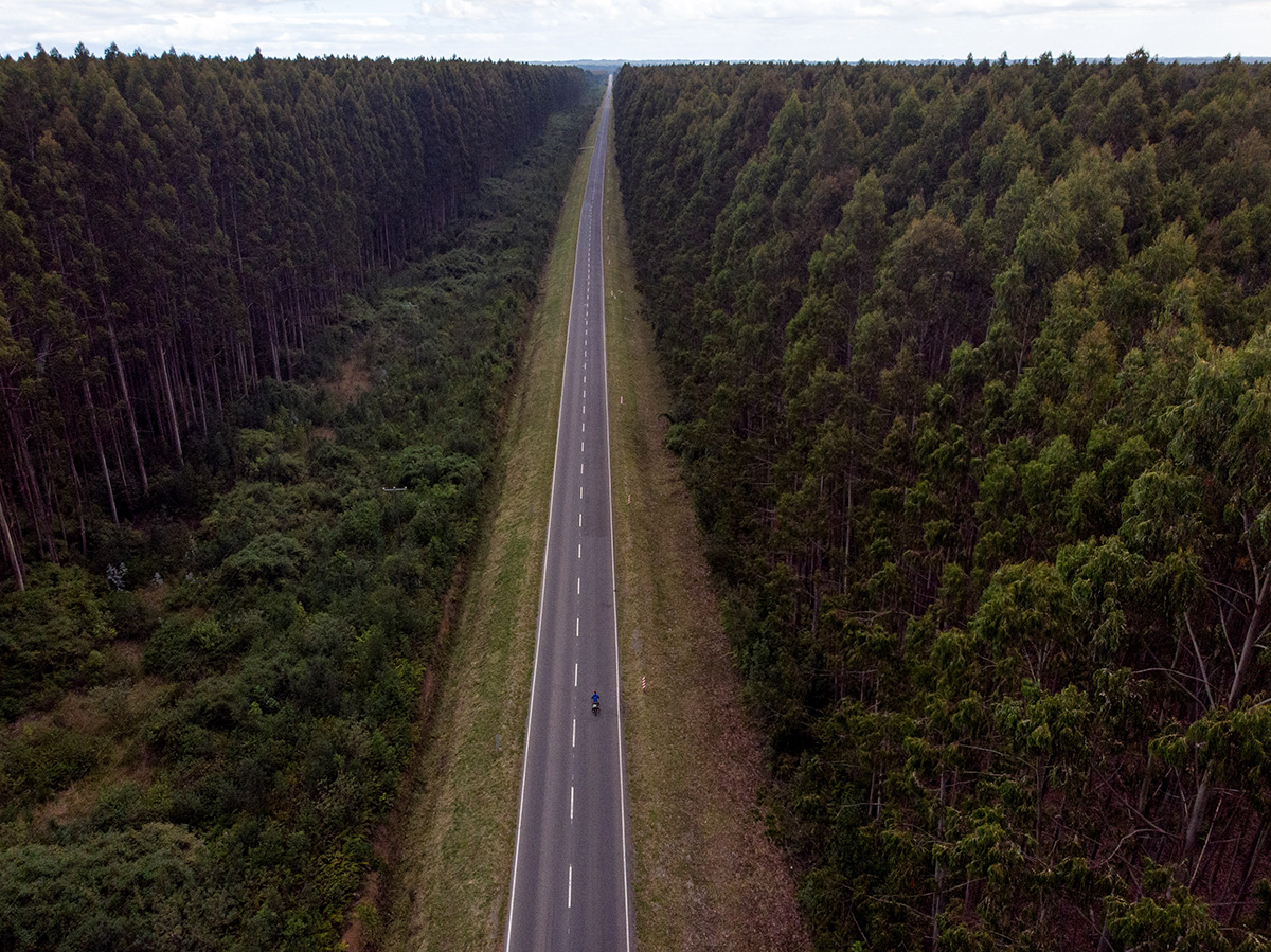 Un drone est aussi un bel outil (et un beau jouet!) pour se prendre en photo. Ici, je suis au centre du Chili.