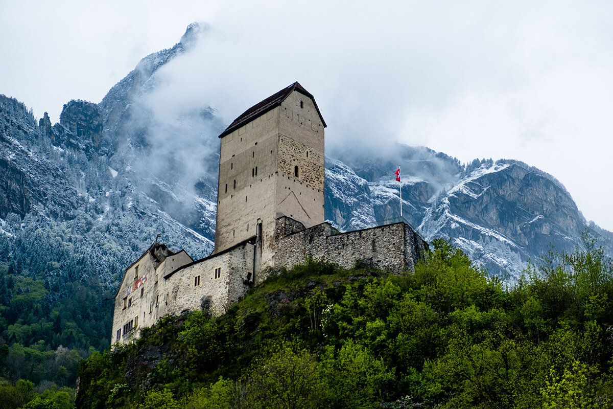 Toutes les saisons entourent le château de Sargans, en Suisse.