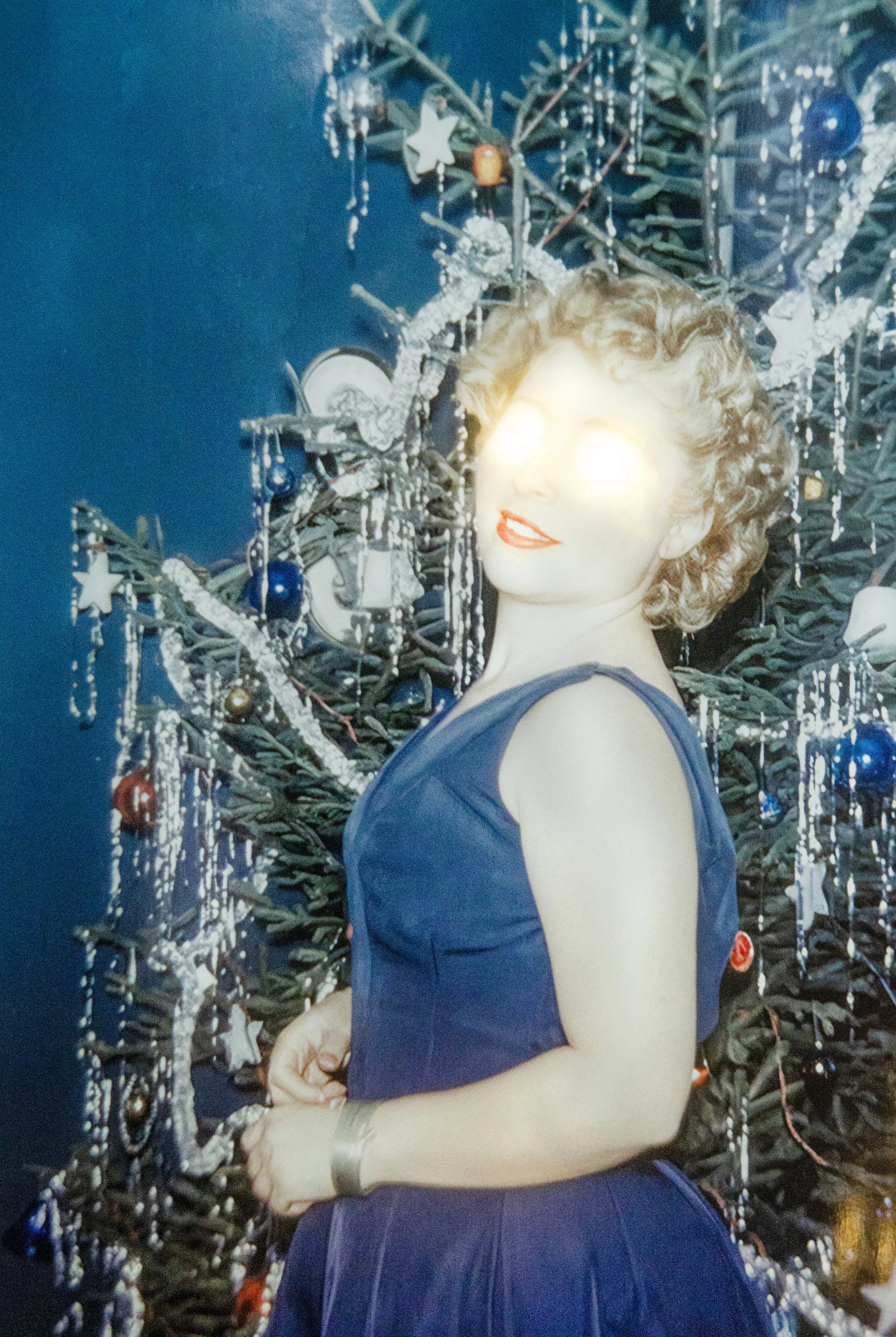 xmas lady blue dress light eyes_DSC6480 copy.jpg