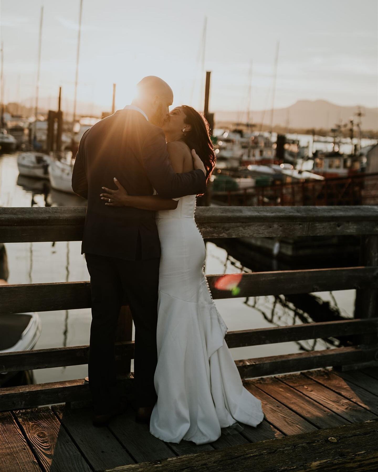 Everyone ready to get your first sunburn of the year this weekend?? 😎☀️🌞
.
.
.
.
.
#bcweddingphotographer #calgaryweddingphotographer #vancouverislandwedding #vancouverislandweddingphotographer #yyjweddingphotographer