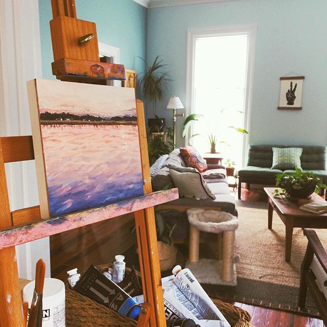 Finally set up a makeshift studio in the kitchen and made some time to paint yesterday! Shed comes this week, so here's to the guest room getting cleaned out soon so I can set up my studio for real!!! 🤞#creativespace #artistlife #backatit