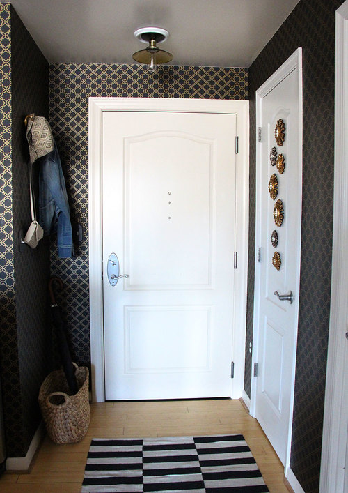 small-entry-way-wallpaper-trellis-decor.jpg