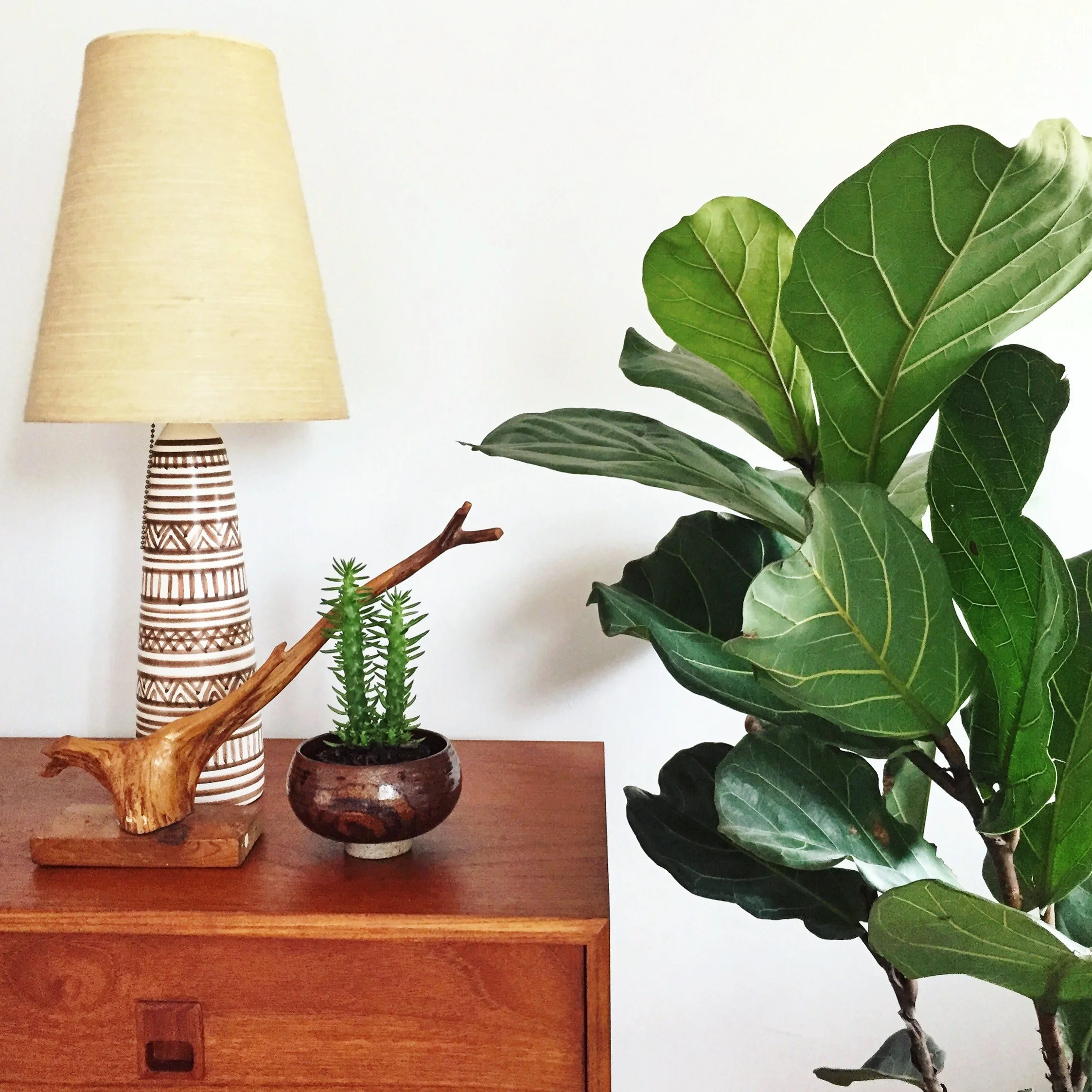 Bedroom_Lotte lamp vignette.jpg