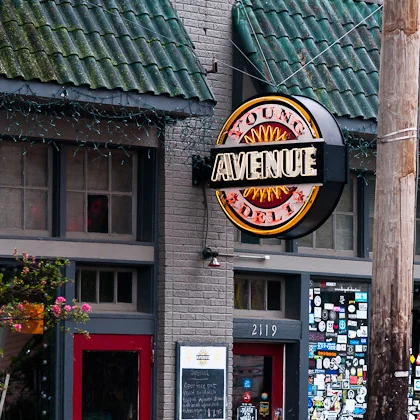 Memphis: Young Avenue Deli (diner)