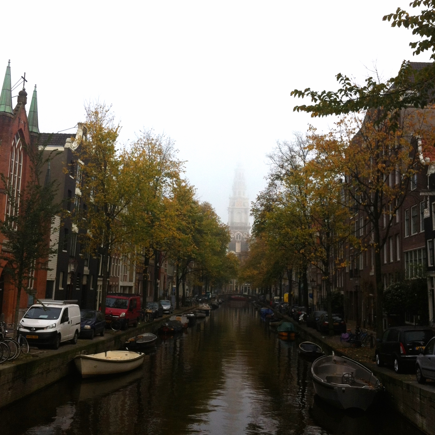 De oude binnenstad in de herfst. Heeeerfst! Zooooo moooooooooi! (Ik ben bijna bij het stadhuis)