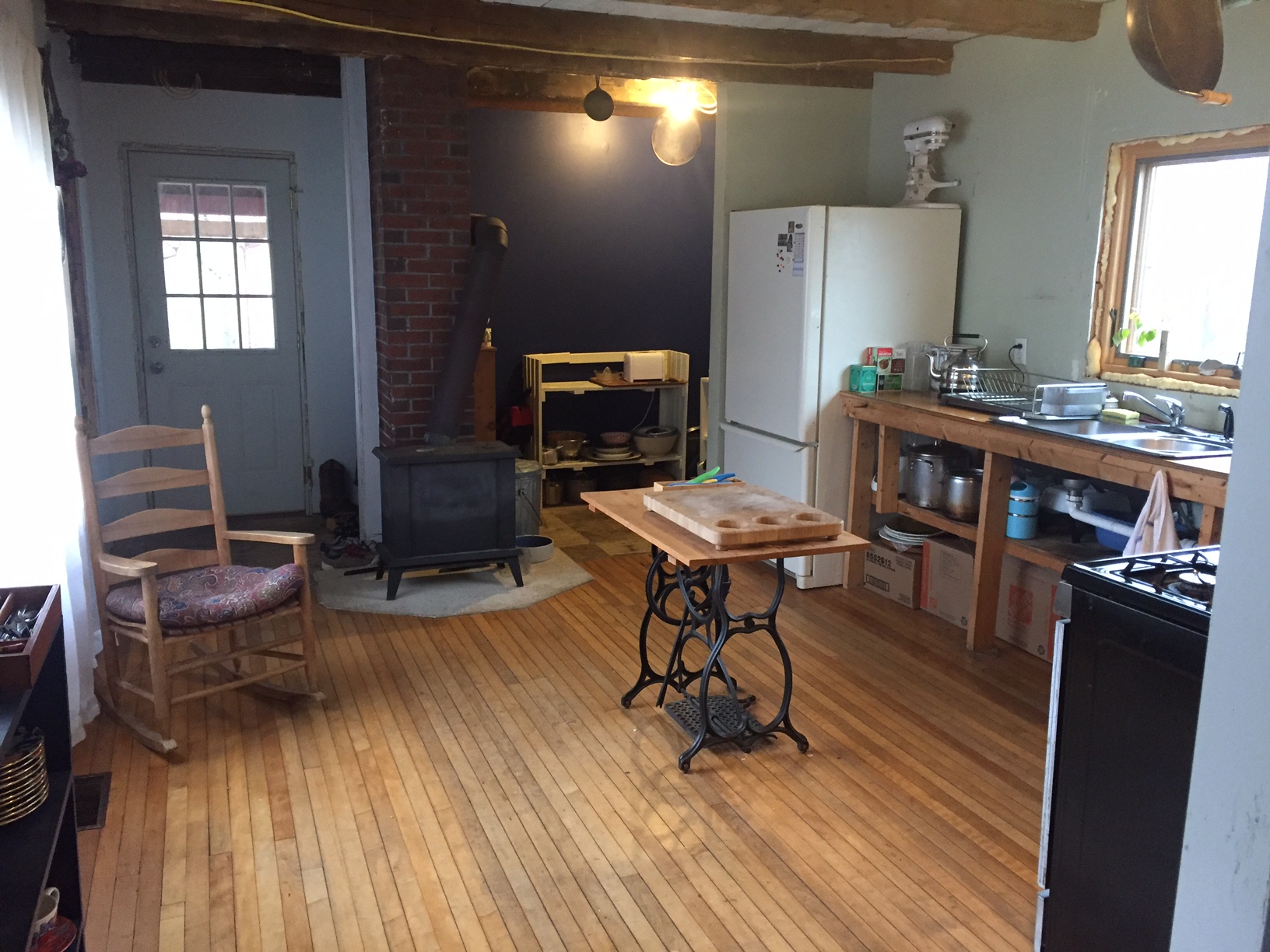 Our kitchen before the finishing touches. Not too bad, but in need of a face lift before going on television. 