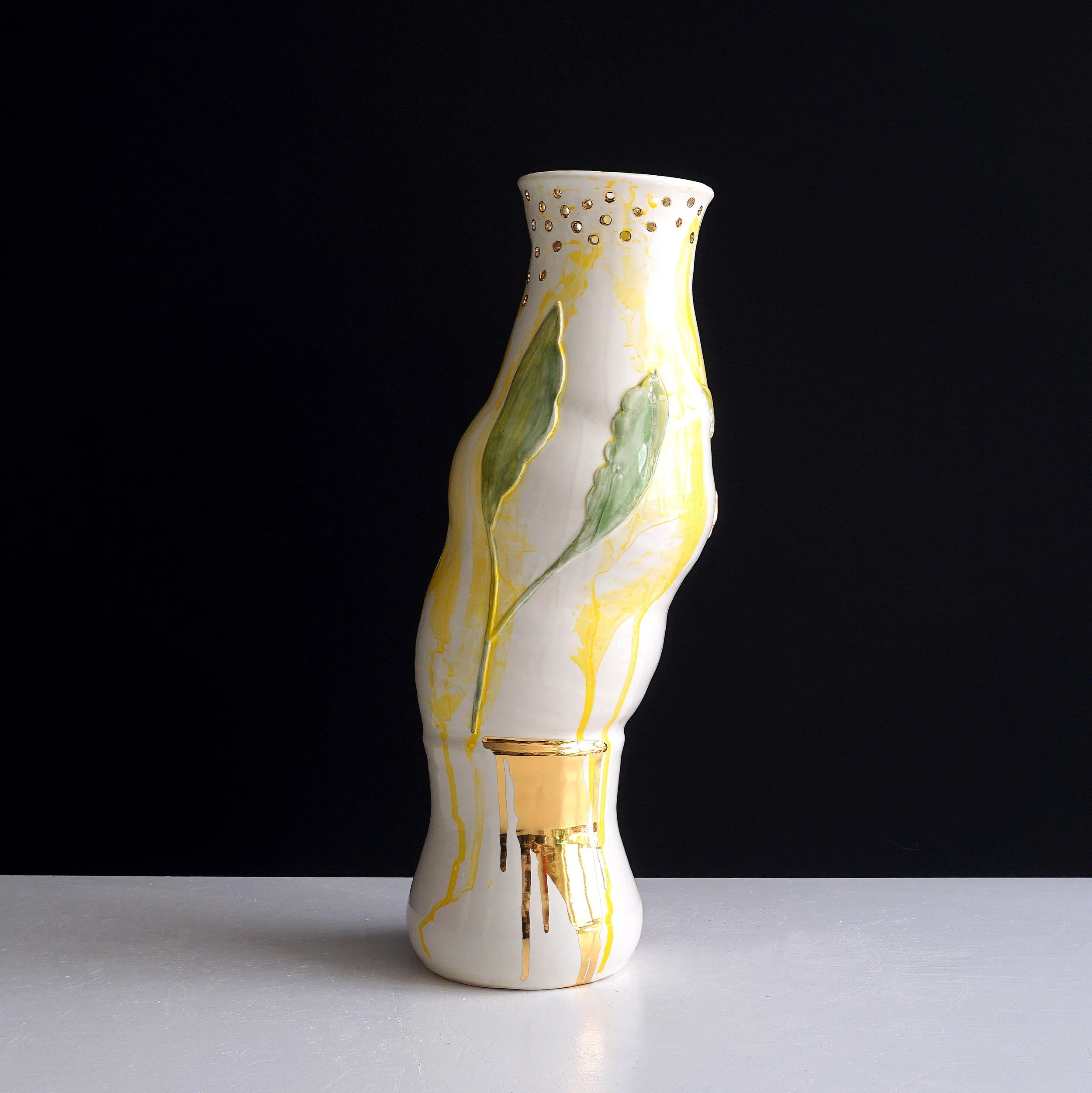 bordado vase.JPG