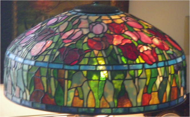 18" Tiffany Tulip Table Lamp