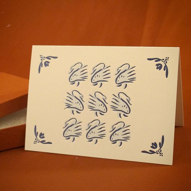 Inspired by classic Dutch Delft tiling, our Swans Parade luxe letterpress greeting card boxed set is available now on our website! Limited edition holiday release. Shipping worldwide π¦’