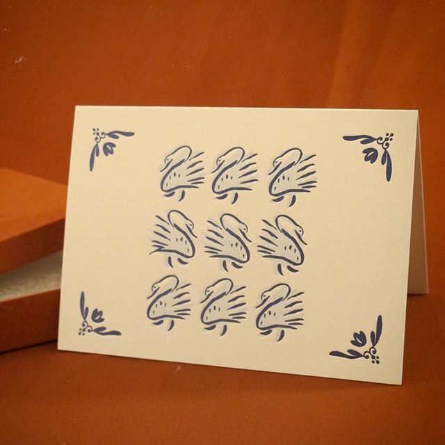 Inspired by classic Dutch Delft tiling, our Swans Parade luxe letterpress greeting card boxed set is available now on our website! Limited edition holiday release. Shipping worldwide 🦢