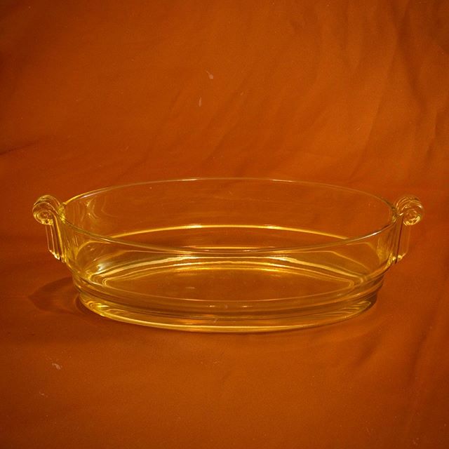 Amber glass serving dish with ridged Grecian accents | 1970s | Anything will look chic in here at dinnertime 🏺&bull; $21 +shipping &bull; Excellent vintage condition. 12&rdquo;L x 5.5&rdquo;W x 3&rdquo;H. DM to purchase.