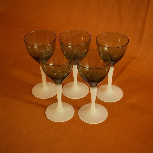 Rare monochrome smoked depression glass coupes with frosted stems | 1940s | Hard to find vintage barware this perfectly preserved 🎹 Gorgeous fruit + wheat motif. File under &ldquo;things I&rsquo;ll regret selling&rdquo;. &bull; $75 +shipping &bull; 