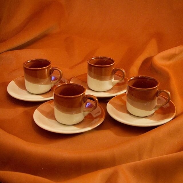 Neapolitan striped ceramic espresso cups + saucers (4) in rust, pink clay + cream🍦Beautiful hand-painted little guys, 4oz capacity perfect for that digestif moment | $32 +shipping | Cups ~2&rdquo;H 2&rdquo;D, saucers 5&rdquo;D. Excellent vintage con