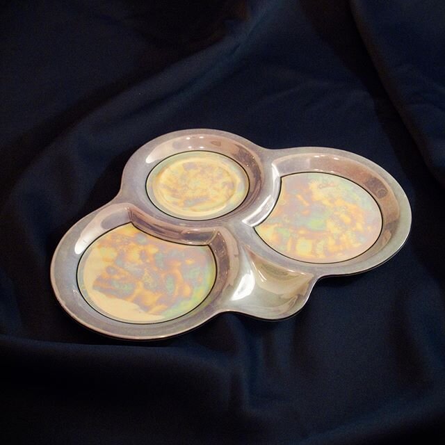 Antique pearlized porcelain trefoil dish | 1930s!! | I&rsquo;m deceased for this one 💎 Powder blue + iridescent w/black accents&mdash;use as a jewelry catchall, serve three different kinds of olives at aperitivo&mdash;this plate has been doing the m