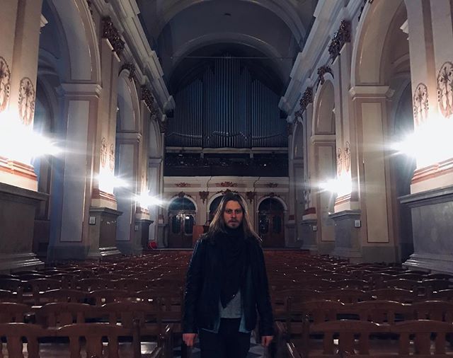 Just listened to Toccata and Fugue in D Minor under the full moon in Lviv, played with a pipe organ in a cathedral. 👹🧛🏼&zwj;♂️🦇
#melodythatplaysinyourheadwheneveryouseeapipeorgan #almostvampire