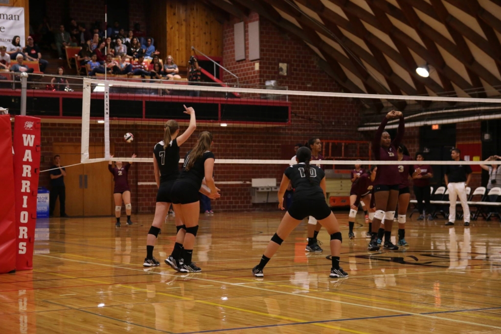 Lady Warriors took victory 3-2 over SWAU through hard teamwork. | PC: Grace Vande Gutche