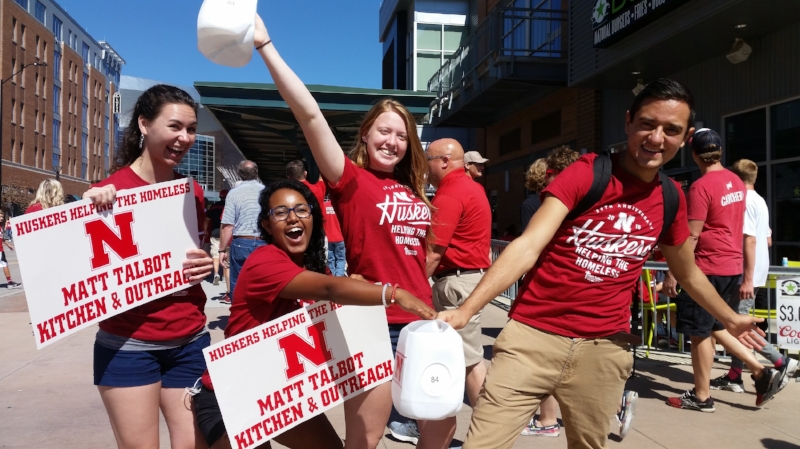Union students pose for a fun photo op during the event. PC: Campus Ministries