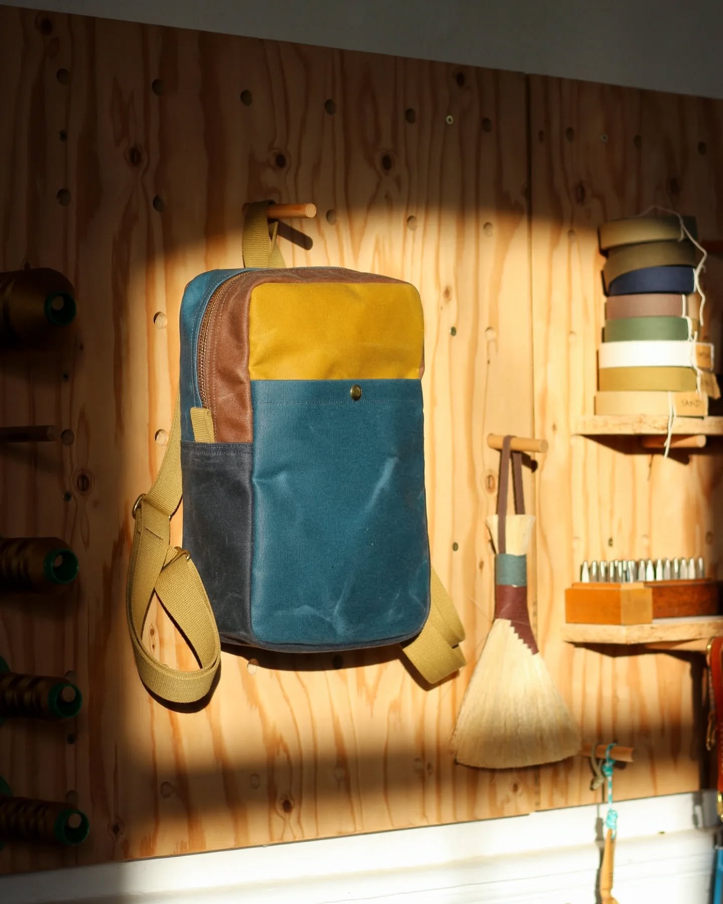 Glorious golden winter sunshine! ☀️🌞😎

--

Bag details:
Small backpack, colour block variant;
Waxed cotton canvas;
Heritage shuttleloom heavy cotton webbing;
Solid brass hardware.

Cutting table brush by @rosaharradine

-
-
-
-
-
-
#ruralkind #bagm