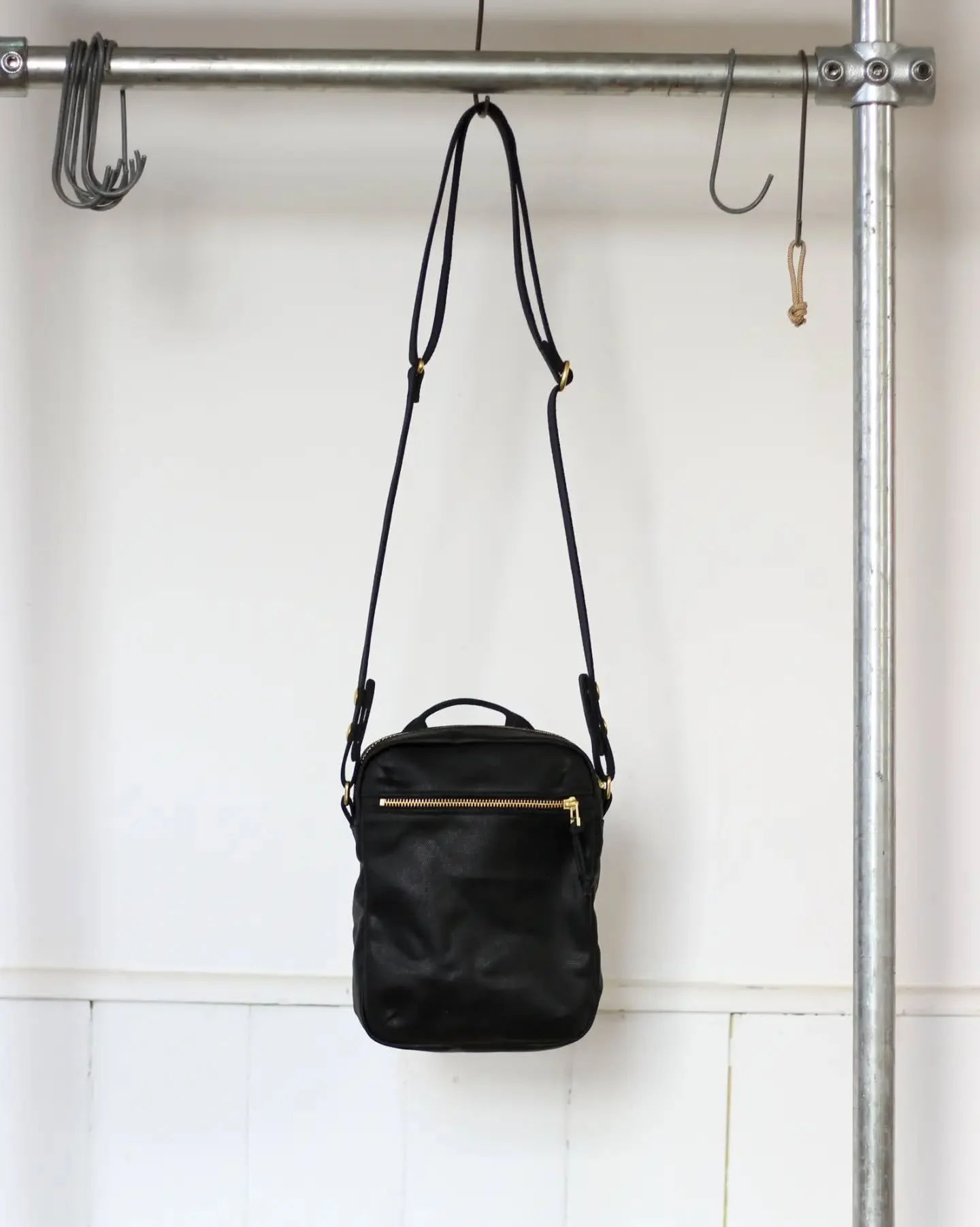 I made this bag a few weeks back as an experiment - to see how black canvas and brass would suit one of our mini-adventure bags. And it works is the short answer! The black canvas has a luxuriousness about it, and the contrast with the solid brass ha