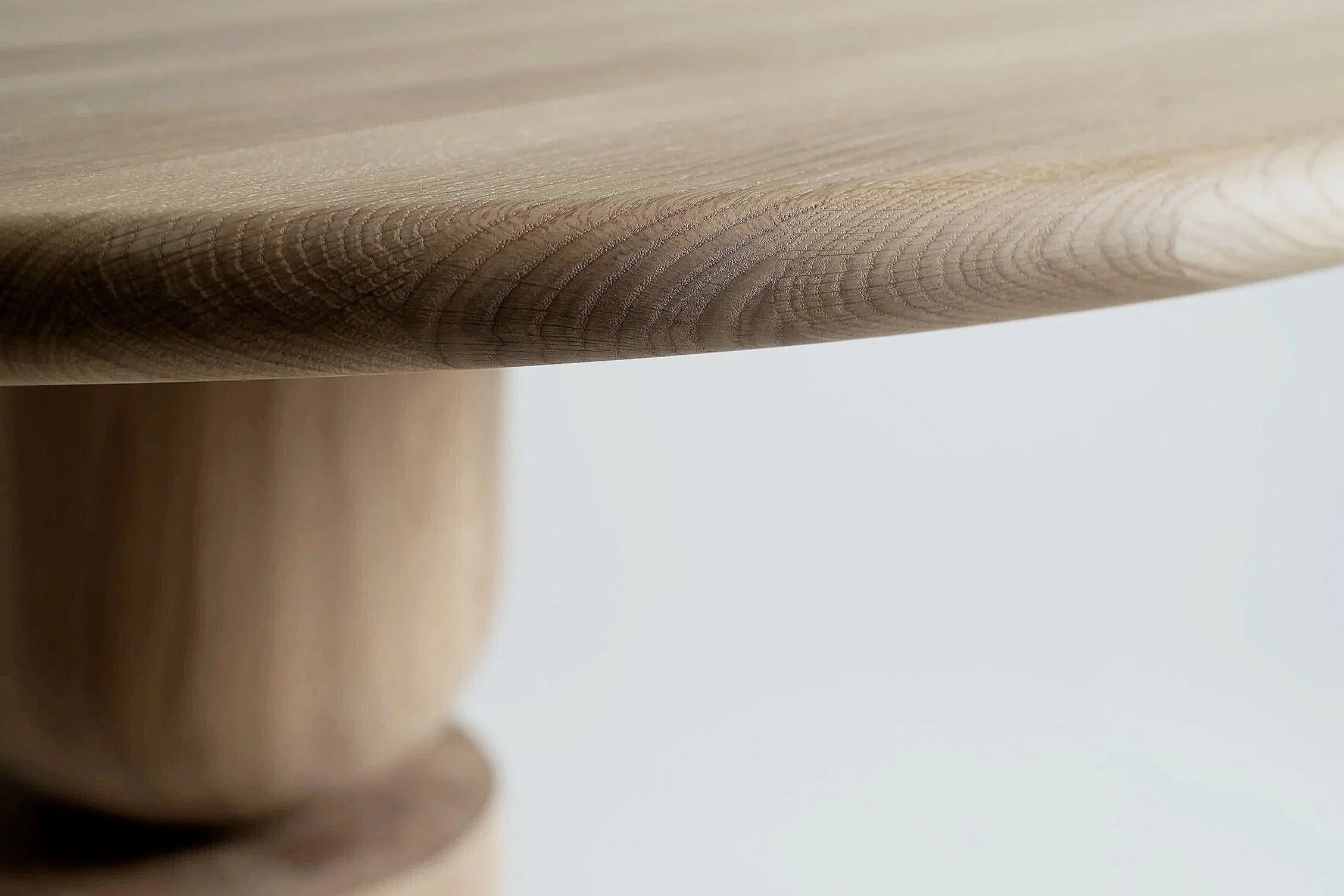 Round Table - Lights B - 023.jpg