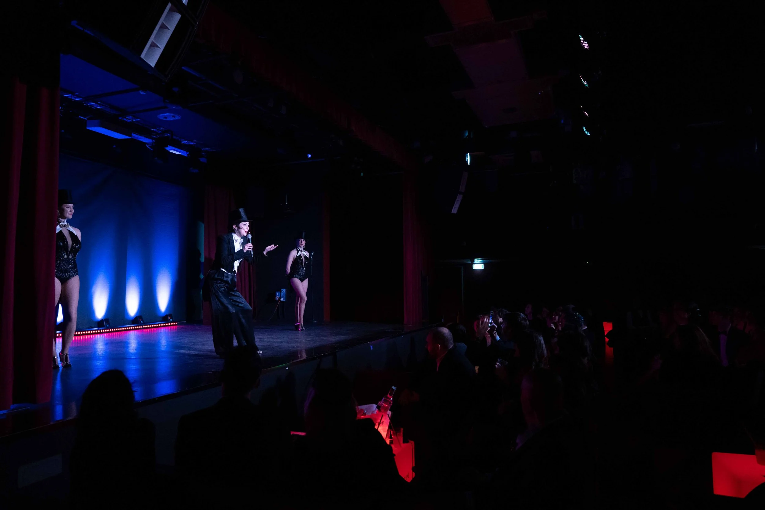 showgirls dancing in milano for pubblic and corporate event