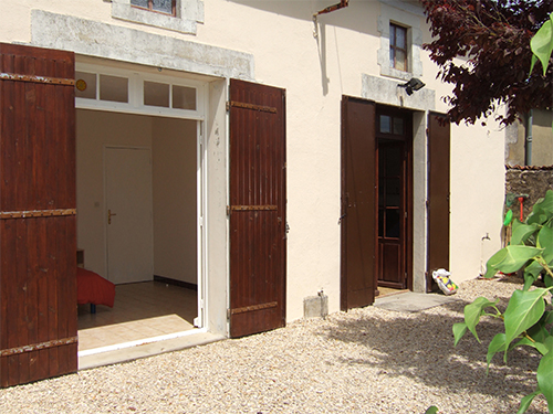 Private garden and dining terrace