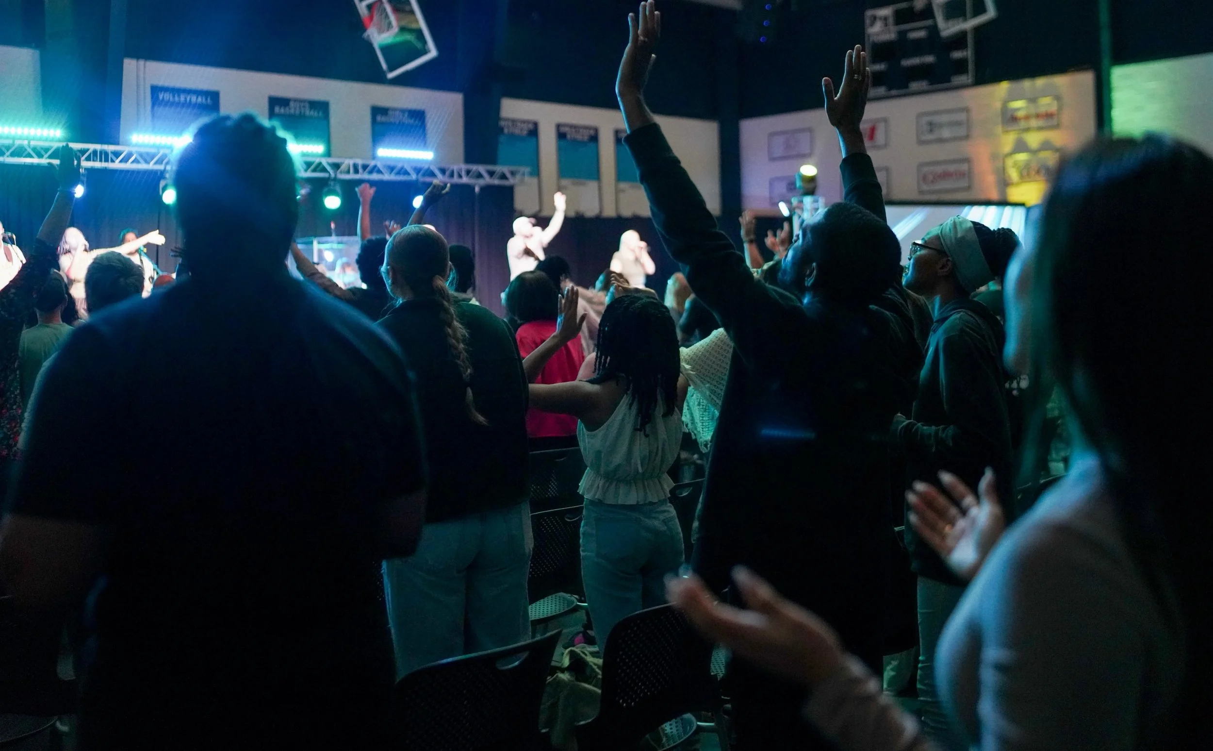 Let everything that has breath praise the Lord! ✝️

This Sunday morning at Relevant Church, worship was so strong that we never moved beyond it.

It became a morning of worship.
A morning of prayer.
A morning of surrender.
A morning of declarations.
