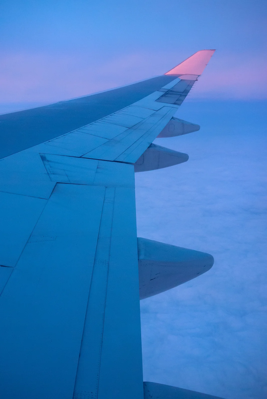 approaching Heathrow at dawn (by J Kennan)