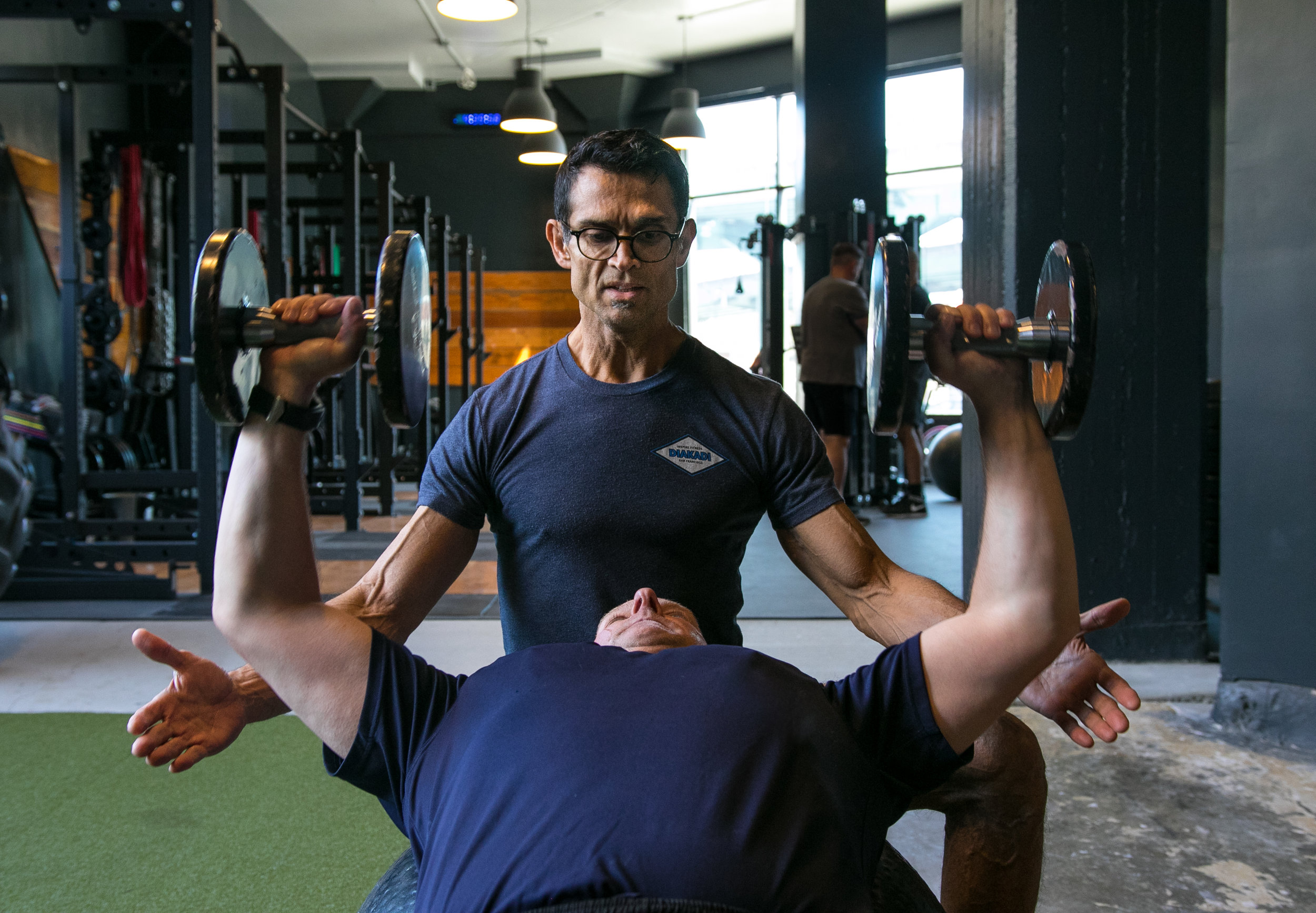 DIAKADI Trainer Jesse Garcia swissball dumbell bench press.jpg