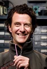 Columbia professor and artist Jon Kessler has been drawn into the feud.