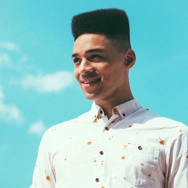 😱😆🙌💚🎉 #ROBGREENROOM TONIGHT! 😆🙌💚🎉
.
After a mad week moving house I can&rsquo;t wait to drop in on Simon (@schnitzel1976) and his family in Milton Keynes for the second #ROBGREENROOM live session this season! Watch me perform live from their