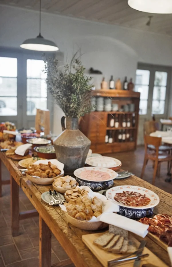 breakfast barrocal.jpg