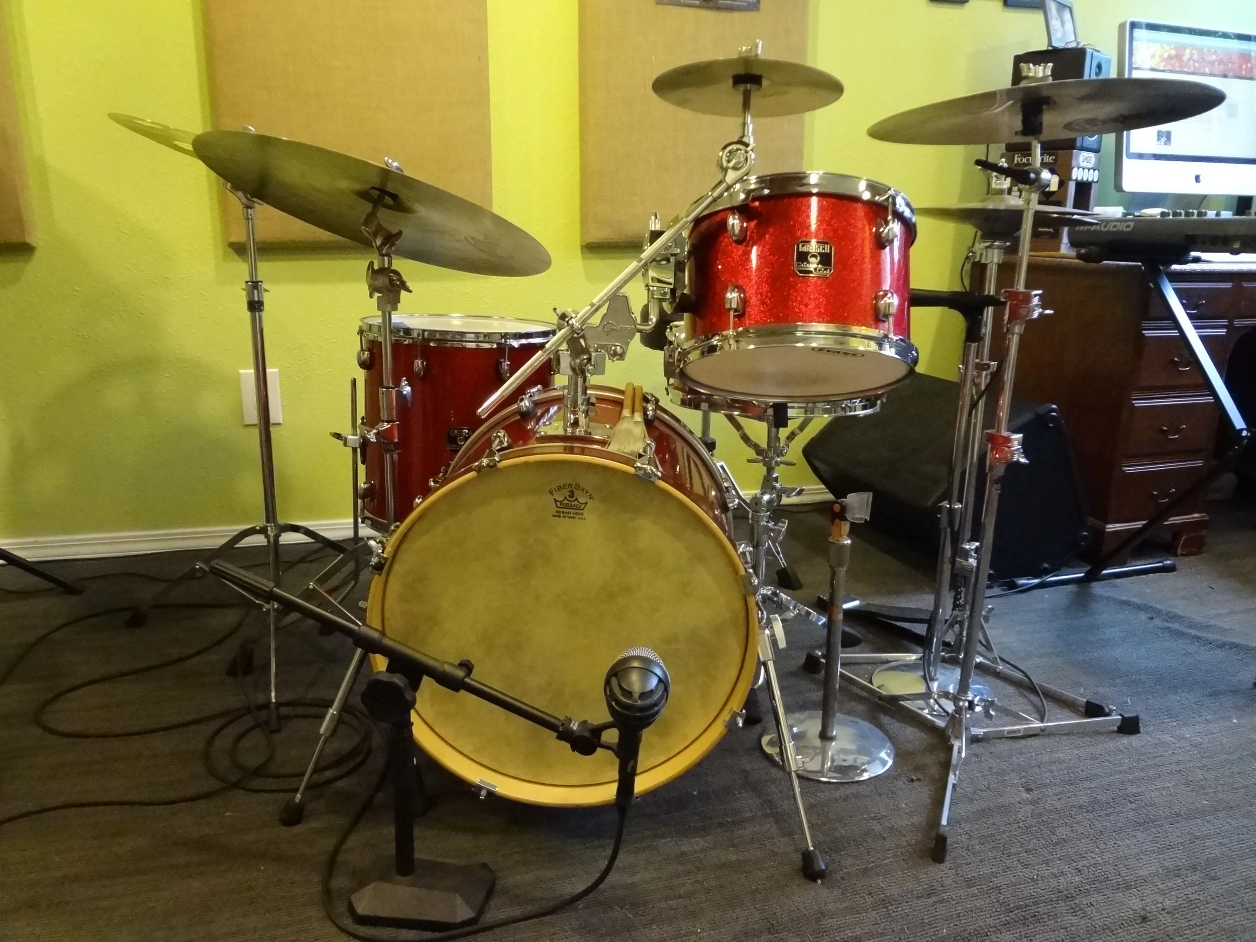 The red sparkle drum set