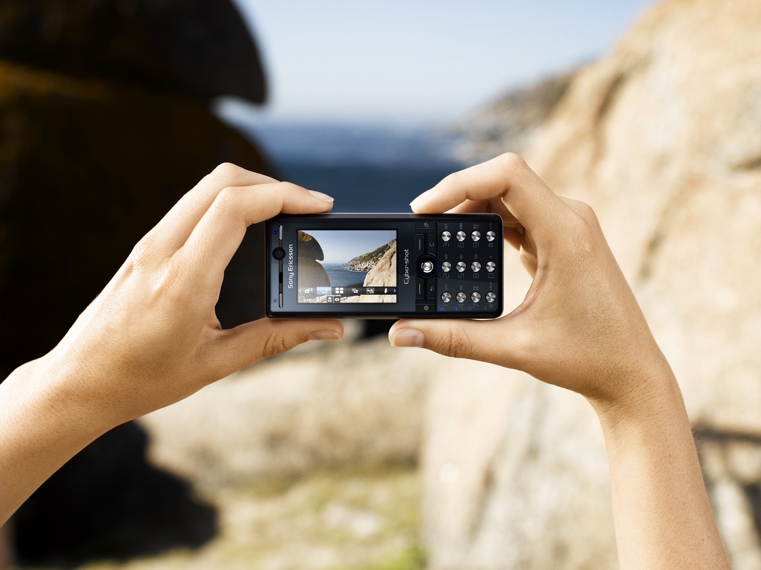 K810i_Camera_in_front_of_view_Noble_Blue.jpeg