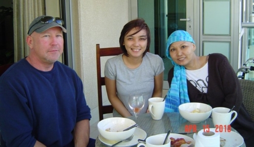 Greg, me and mama, having breakfast on his balcony. 
