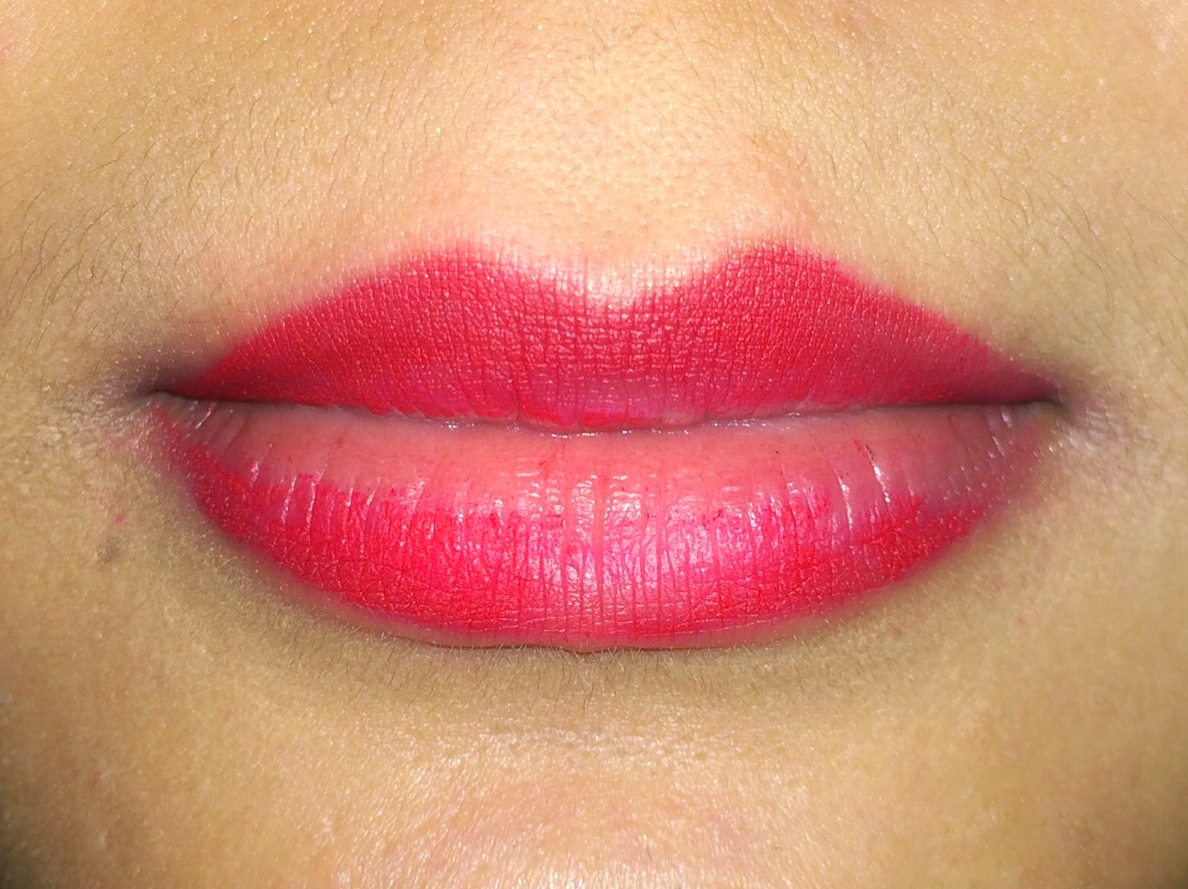 This is in the shade creeper After kissing Jorge a lot and after eating a greasy burger + Coca-Cola and Oreos! You'll notice that the red shade faded a little bit.