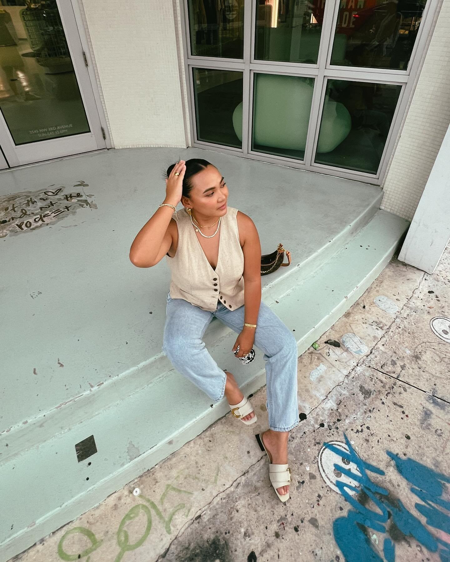 it's officially slick down bun season in Miami 🥵🔥✨
alternative caption: last pic is my fave 🥰

linen vest: @target @targetstyle 
jeans: @stillherenewyork 
sandals: @charleskeithofficial 
jewelry: @emmeclub @joeybabynyc @kozakh.jewelry @lumii_colle