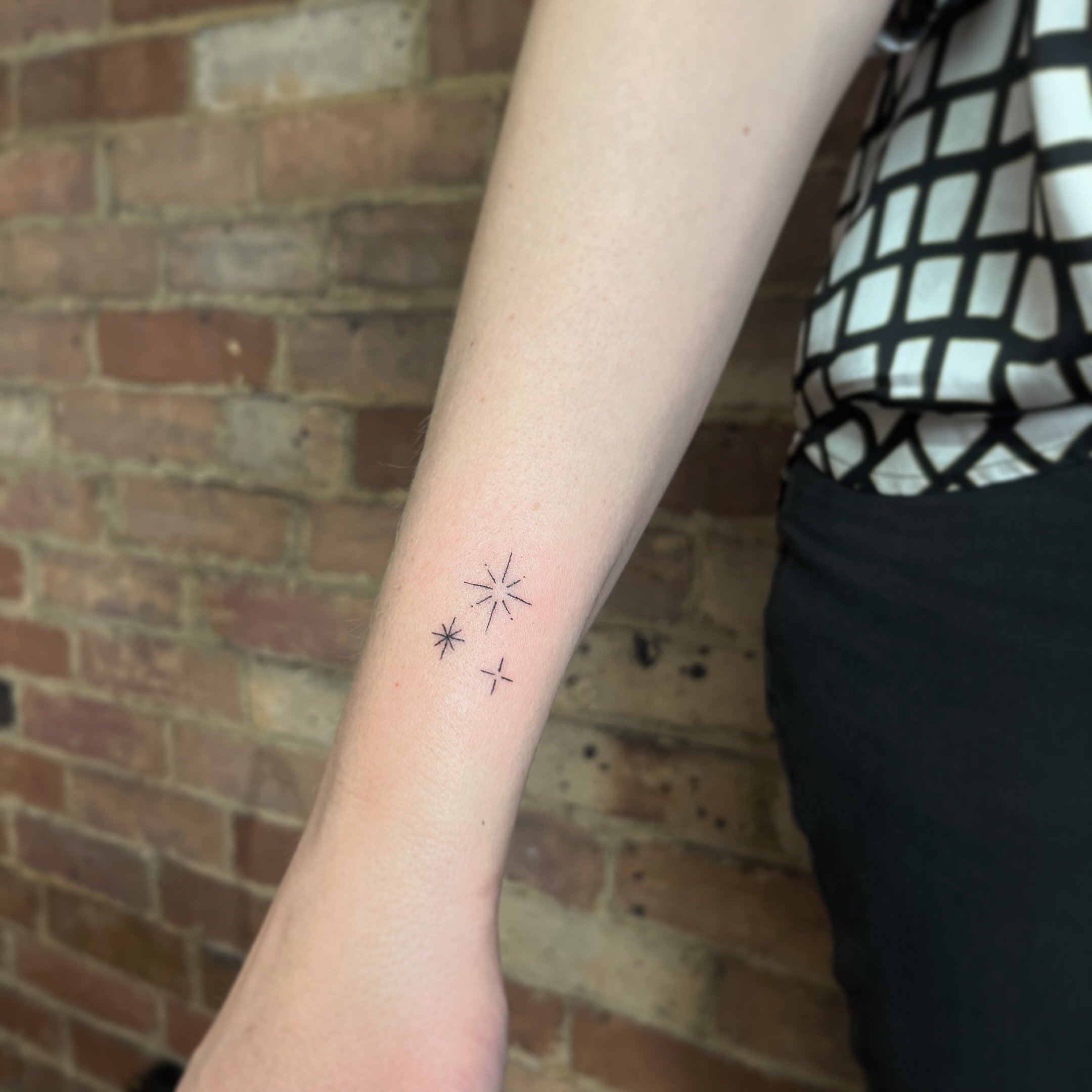 Subtle celestial vibes ✨ Three delicate stars for Michelle.
&bull;
&bull;
&bull;
&bull;
&bull;
#starstattoo #finelinetattoo #finelinetattooartist #finelinetattooing #jochastney #uktattooartist